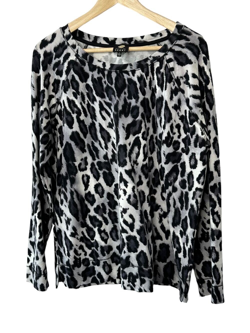 Jones New York Snow Leopard Print Light Weight Sweatshirt Women's Large New